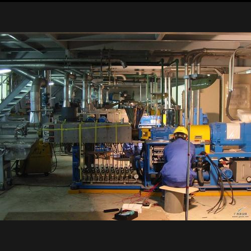 合肥工厂设备维修现场